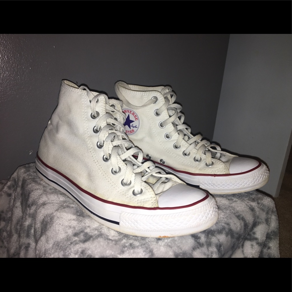 Women’s/Men’s White converse high tops